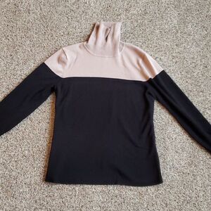 Cable & Gauge colorblocked turtleneck sweater med